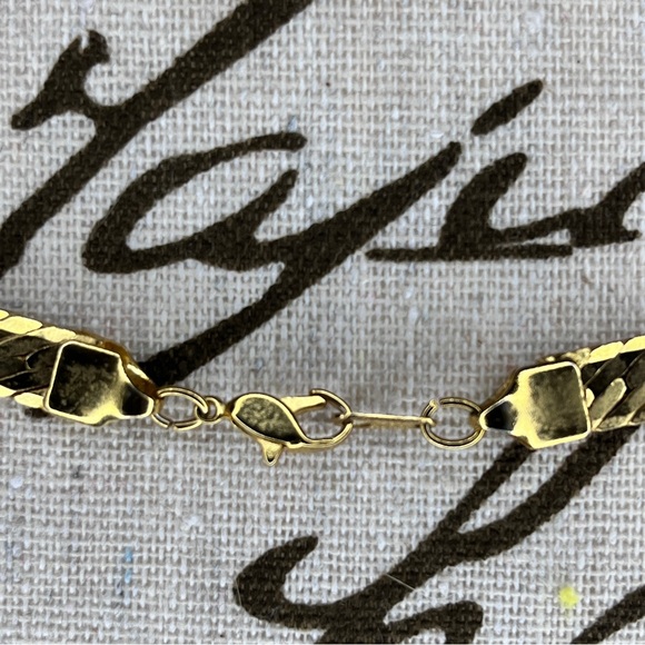 Vintage Gold Chain with Minimalist Design - Picture 2 of 3